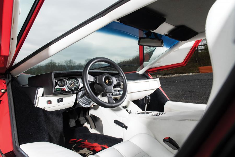 Интерьер Lamborghini Countach LP500 S 1984 года  (фото 21 из 34)